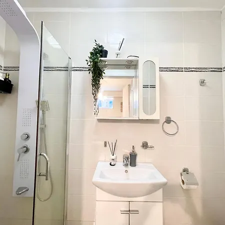 Prime 1 - Half Ground Level With Windows - Demisol Appartamento