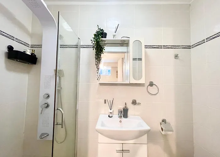 Prime 1 - Half Ground Level With Windows - Demisol Apartmán